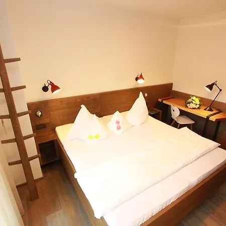 Oertlerhof Guest house Tirolo